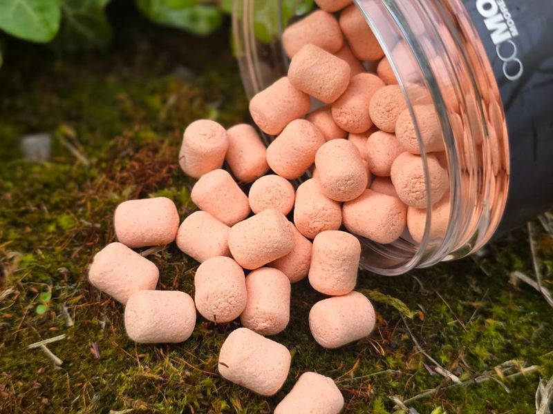 Вафтерси CC Moore Pro-Stim Liver Pink Dumbell Wafters 10x14mm (65шт), бойли CCMoore (копчені ковбаски з печінкою) 98102 фото