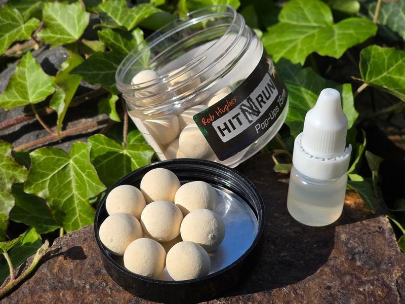 Плаваючі бойли DYNAMITE BAITS Hit n Run Pop-Up White 15mm + бустер DY1272 фото